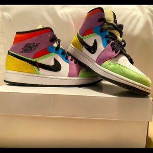 WMNS AIR JORDAN 1 MID